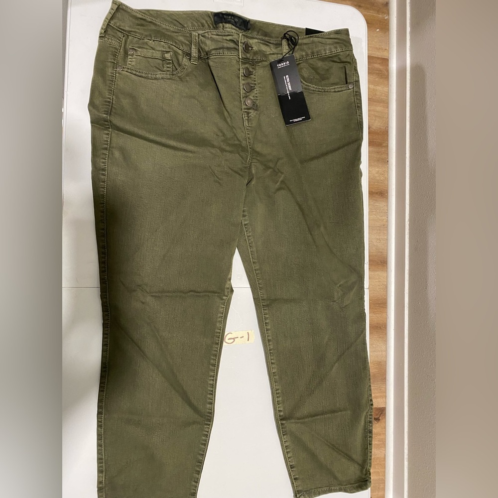 Torrid ultra skinny from thigh to ankle. Army Green size 20
